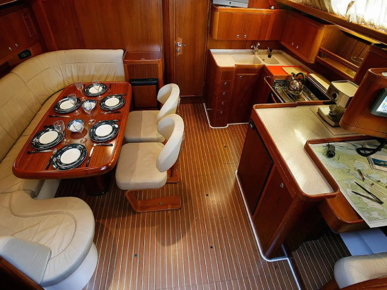 Sailboat to hire Alimos at the best price