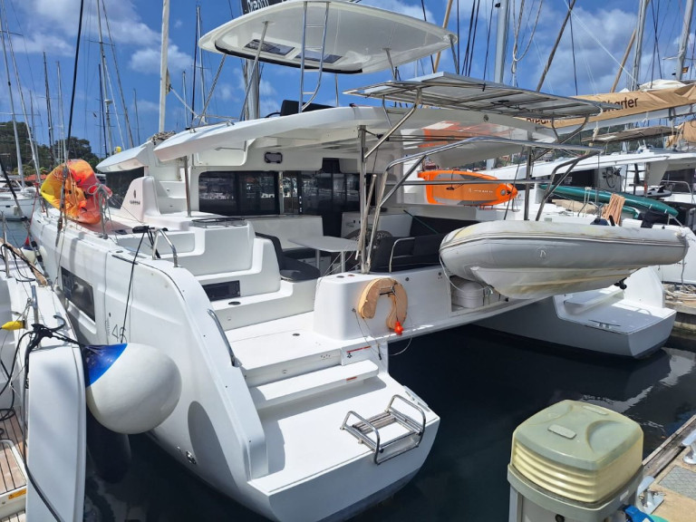 Charter a Lagoon Lagoon 46 in Nassau on Samboat