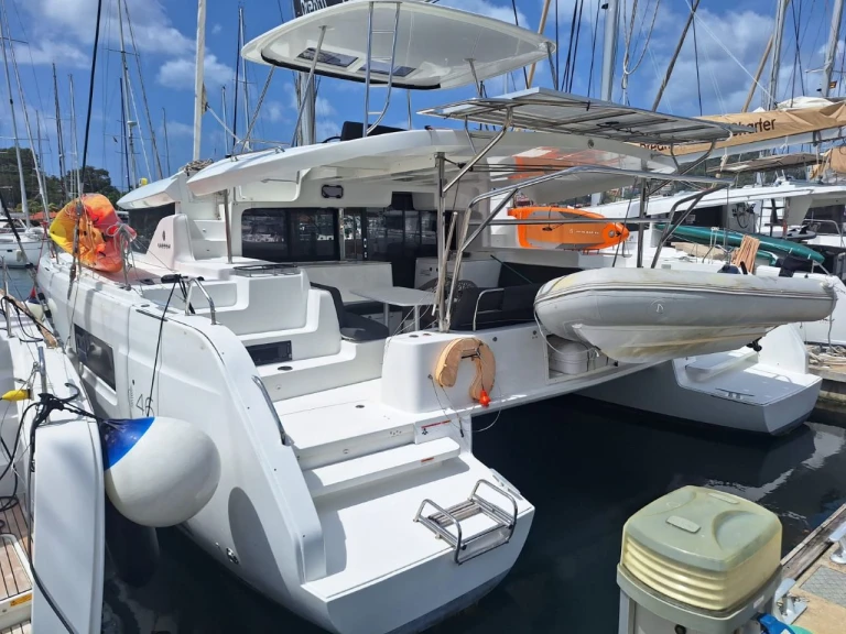 Charter a Lagoon Lagoon 46 in Nassau on Samboat