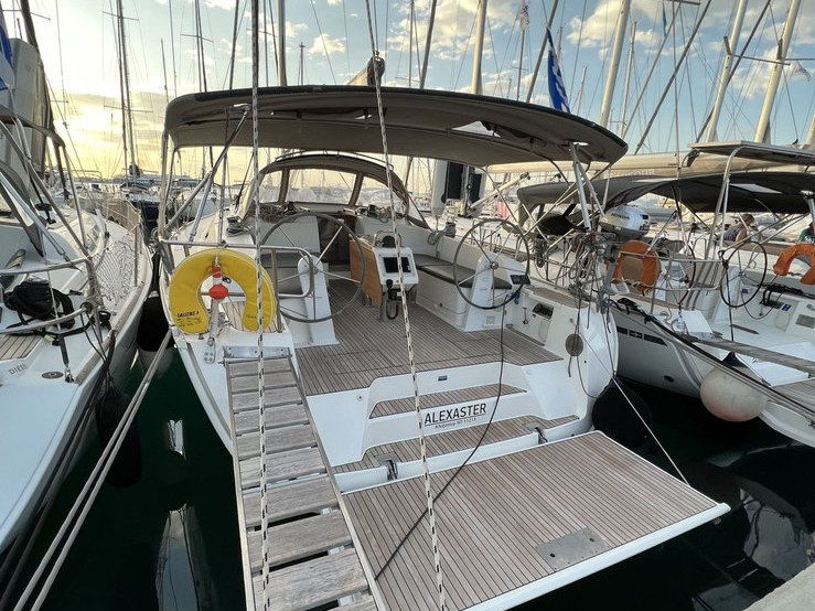 Hire Sailboat Bavaria with a boat licence