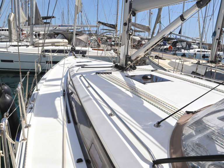 Hire Sailboat Bavaria with a boat licence