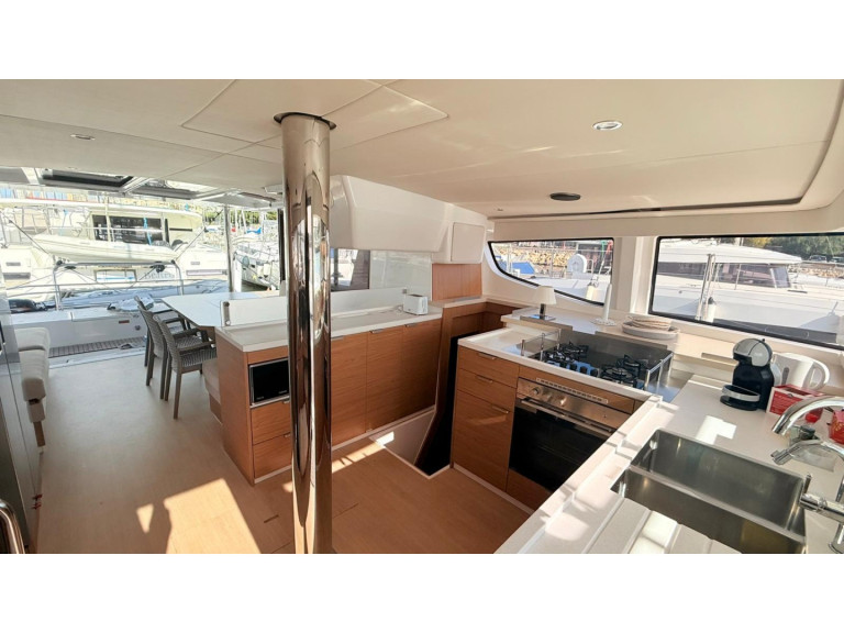 Yacht hire Golfo Aranci cheap Bali 4.4