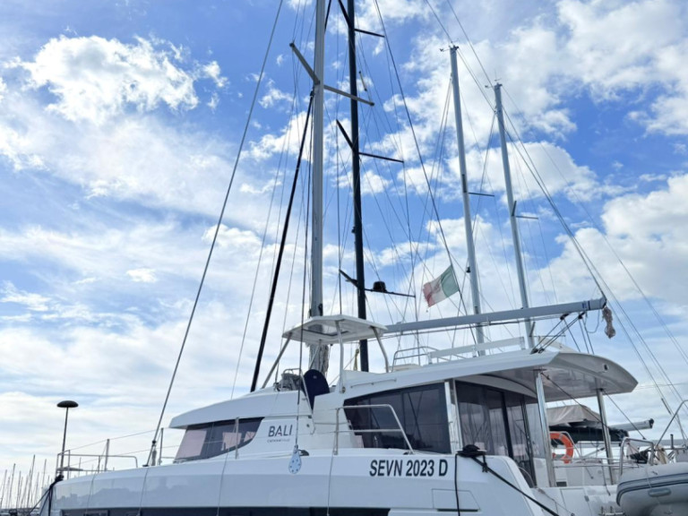 Catamaran hire in Golfo Aranci - Bali Bali 4.4