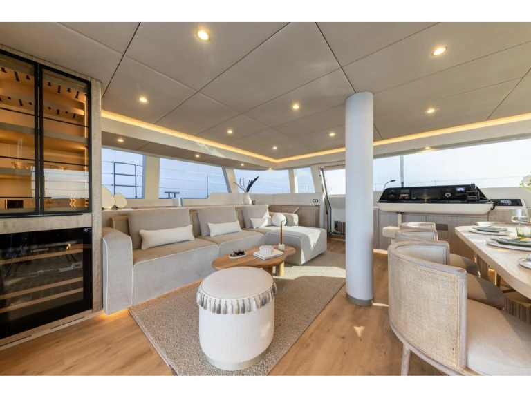 Charter a Sunreef Sunreef 60 in Kaštel Gomilica on Samboat