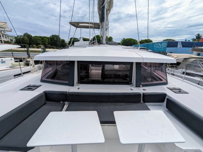 Charter a Bali Bali 4.1 in Le Marin on Samboat