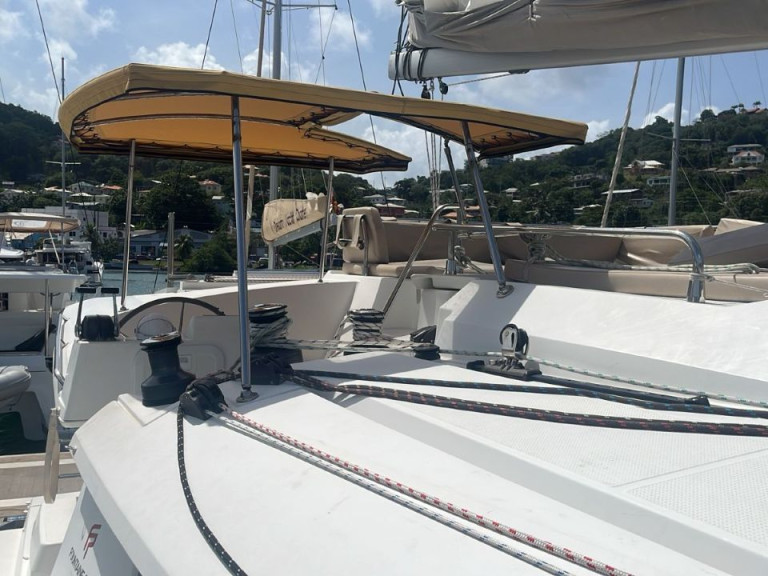 Yacht hire Parham Town cheap Saba 50