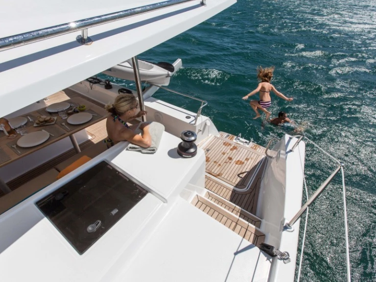 Hire Catamaran Fountaine Pajot with a boat licence
