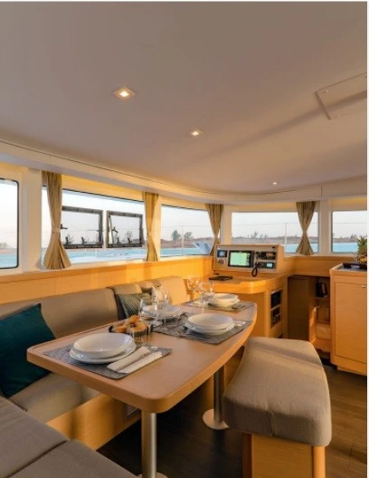 Hire Catamaran Lagoon with a boat licence