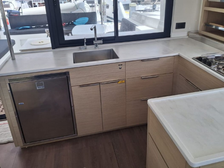 Hire a Lagoon Lagoon 46 Nassau