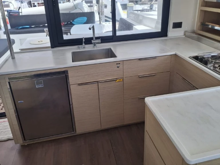 Hire a Lagoon Lagoon 46 Nassau