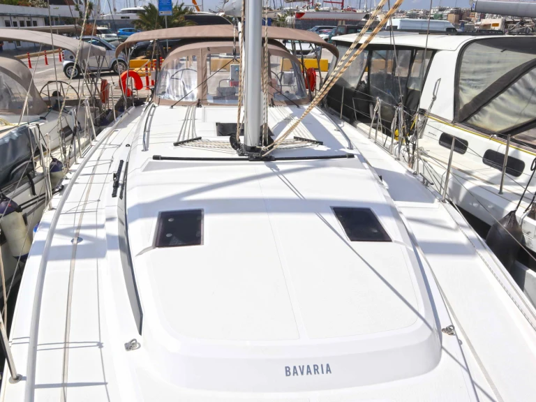 Hire Sailboat Bavaria with a boat licence