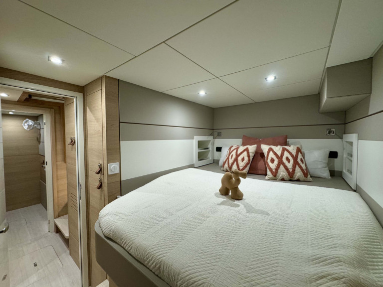 Hire a Aventura Aventura 45 Port Grimaud