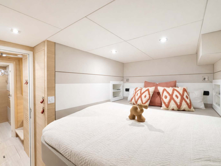 Yacht hire Port Grimaud cheap Aventura 45