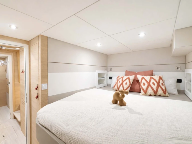 Yacht hire Port Grimaud cheap Aventura 45