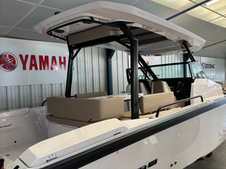 Hire Motorboat Axopar with a boat licence