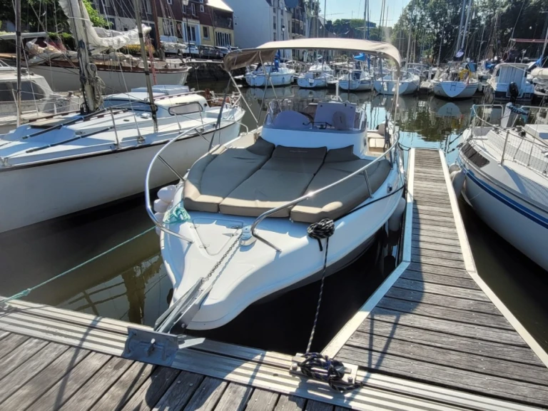 Hire a B2 Marine B2 Marine 672 Sun Deck Saint-Philibert