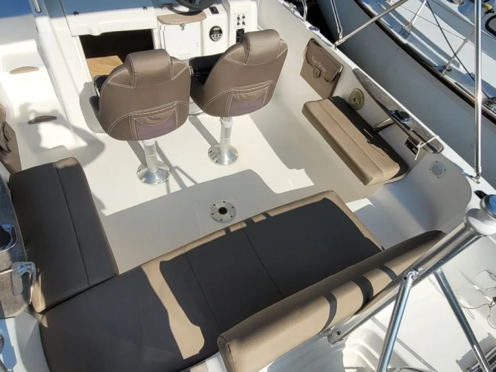 Charter a B2 Marine B2 Marine 672 Sun Deck in Saint-Philibert on Samboat