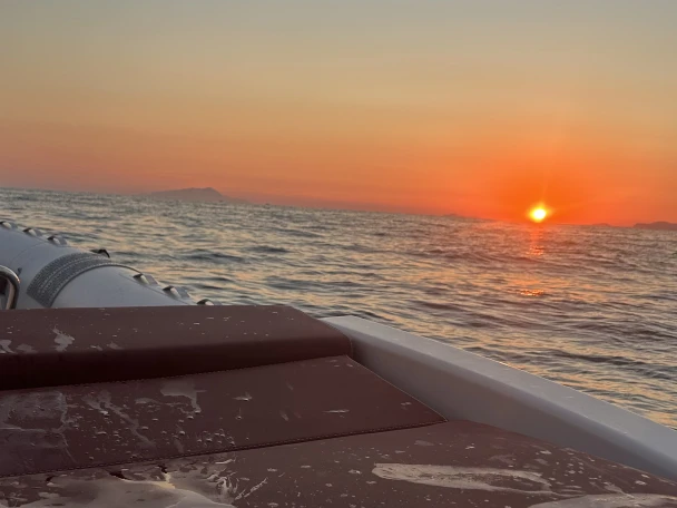 RIB hire in Castellammare di Stabia - Pirelli Pzero 880 Sport