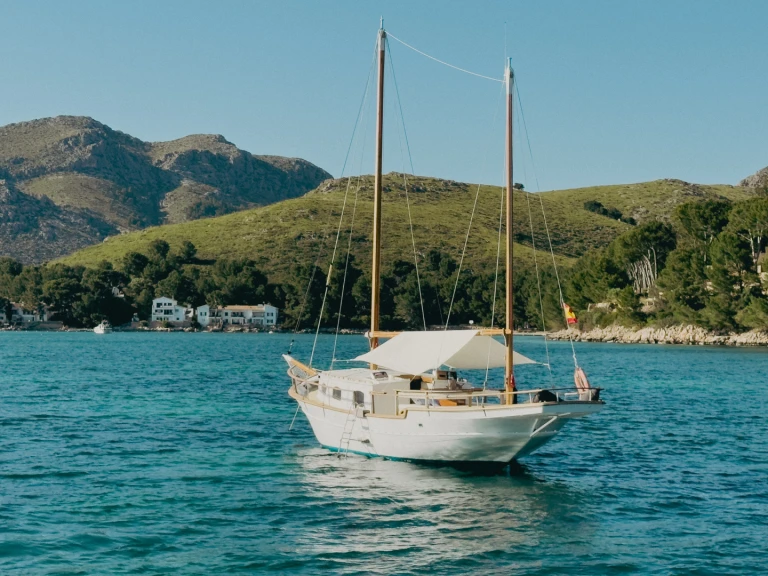 Charter a Llaut Classico 1960 in Puerto de Pollensa on Samboat