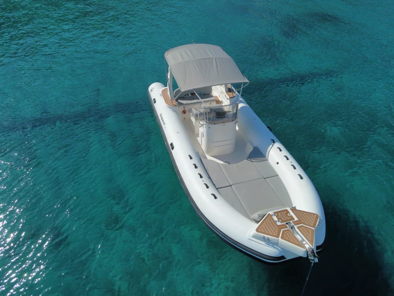 Hire a Capelli Tempest 750 Santa Eulària des Riu