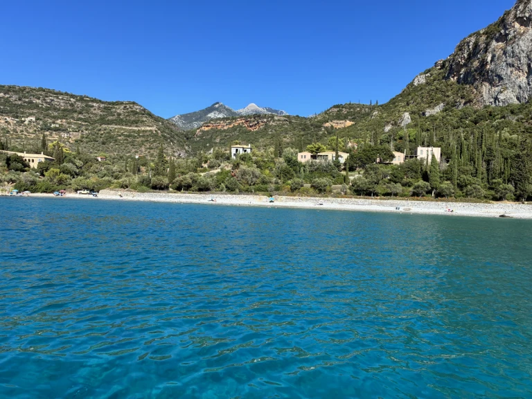 Motorboat to hire Kalamata at the best price