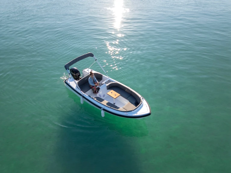 Motorboat hire in Vieux Port de Cannes - boatbuilding motor yacht boatbuilding motor yacht valory 555