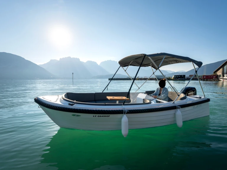 Charter a boatbuilding motor yacht boatbuilding motor yacht valory 555 in Vieux Port de Cannes on Samboat