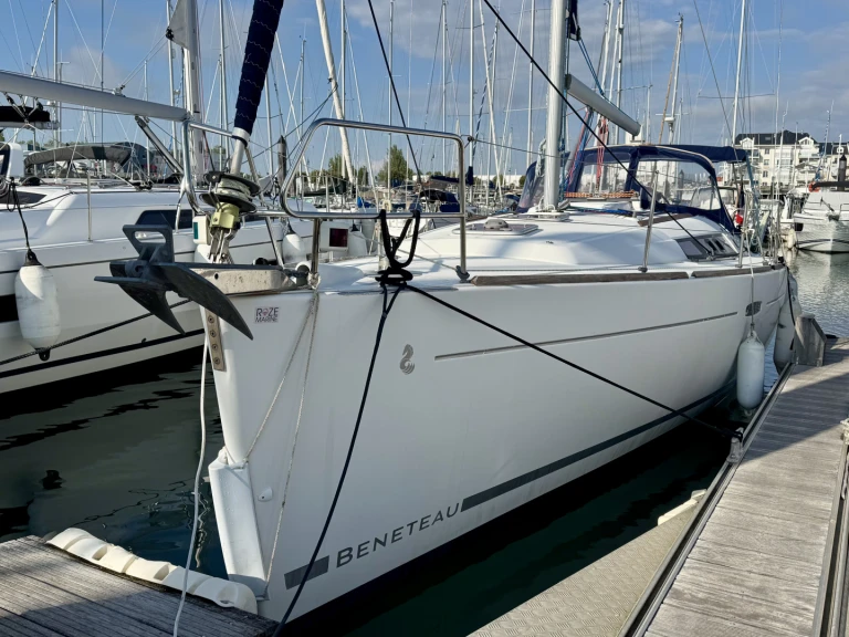 Sailboat hire in Les Sables-d'Olonne - Bénéteau Oceanis 37