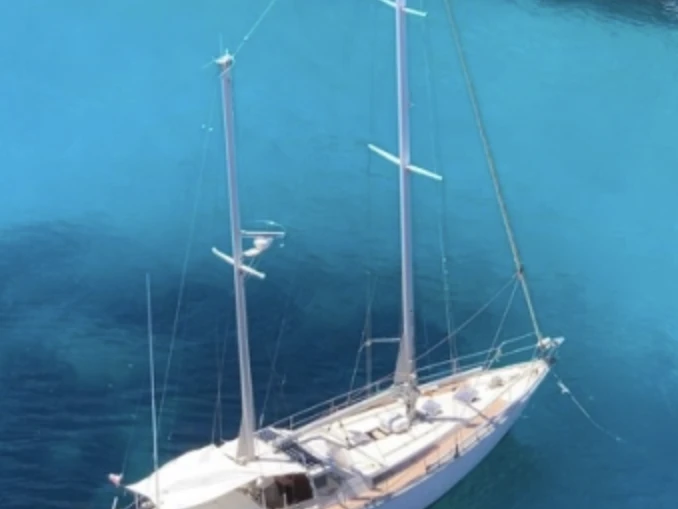 Hire Sailboat Amel with a boat licence