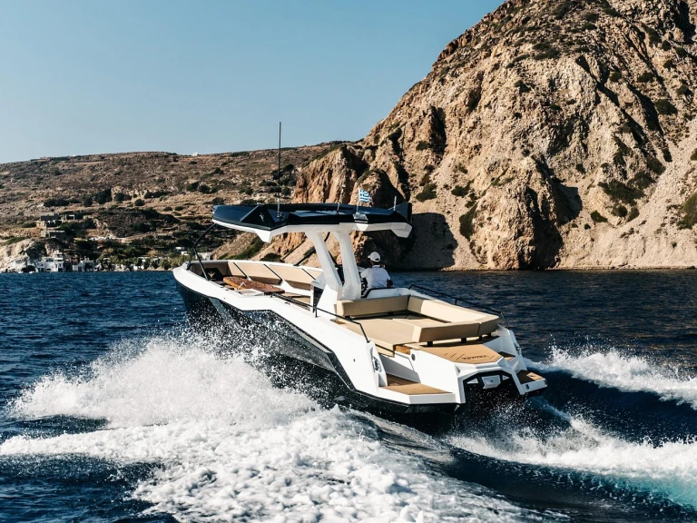 Charter a Alesta Raptor Excursion in Mílos on Samboat