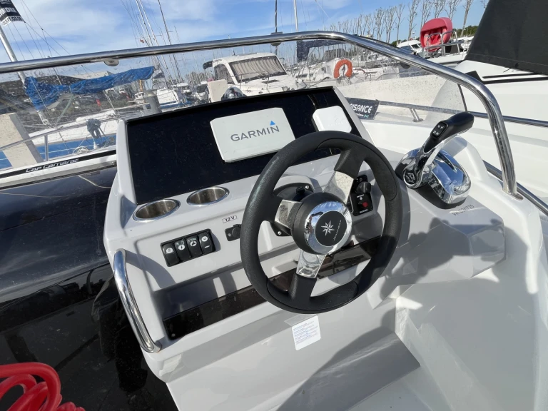 Motorboat to hire Saint-Gilles-Croix-de-Vie at the best price
