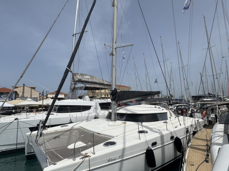 Hire Catamaran with or without skipper Fountaine Pajot Lefkáda
