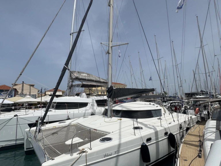Hire Catamaran with or without skipper Fountaine Pajot Lefkáda