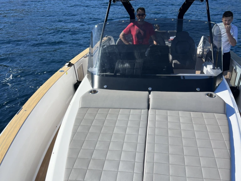 Yacht charter Les Salins d'Hyères - Pardo Yachts Pardo 38 on SamBoat