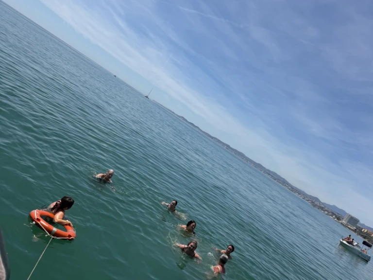 Hire Catamaran Aventura with a boat licence