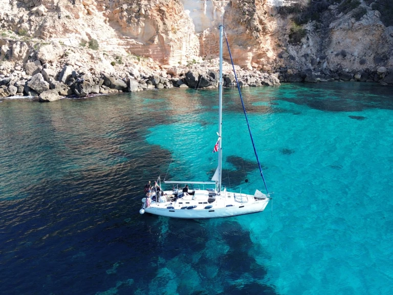 Charter a Bénéteau Oceanis 390 in Palma de Mallorca on Samboat