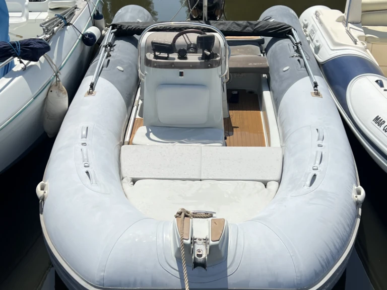Charter a Zodiac Medline 580 Limited Edition in Hyères on Samboat
