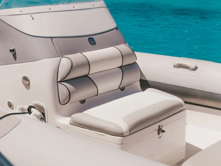 Yacht charter Alyki - Airship 30 on SamBoat