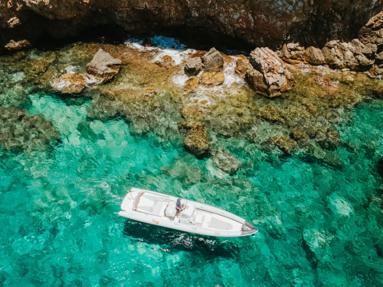 Yacht hire Alyki cheap 30