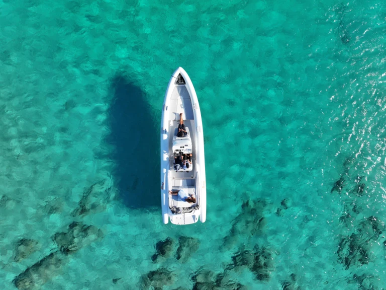 Charter a Airship 30 in Alyki on Samboat