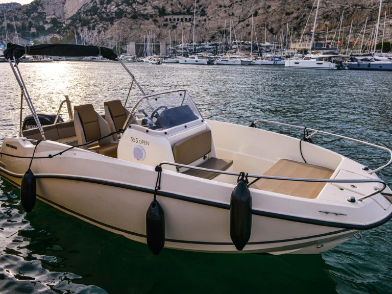 Yacht hire Marseille cheap Activ 555 Open