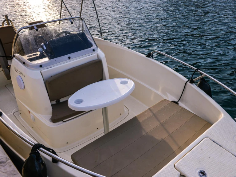 Motorboat hire in Marseille - Quicksilver Activ 555 Open