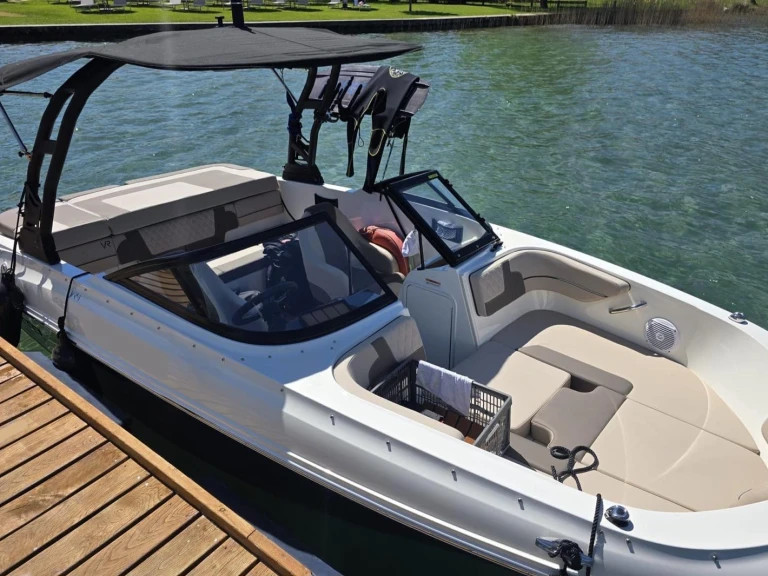 Motorboat to hire Annecy at the best price