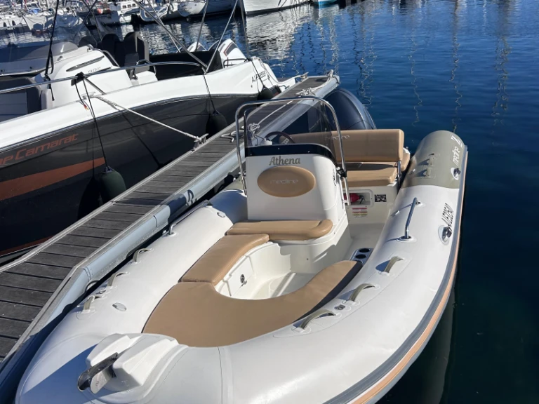 Yacht charter Pietrosella - Zodiac Medline 550 on SamBoat