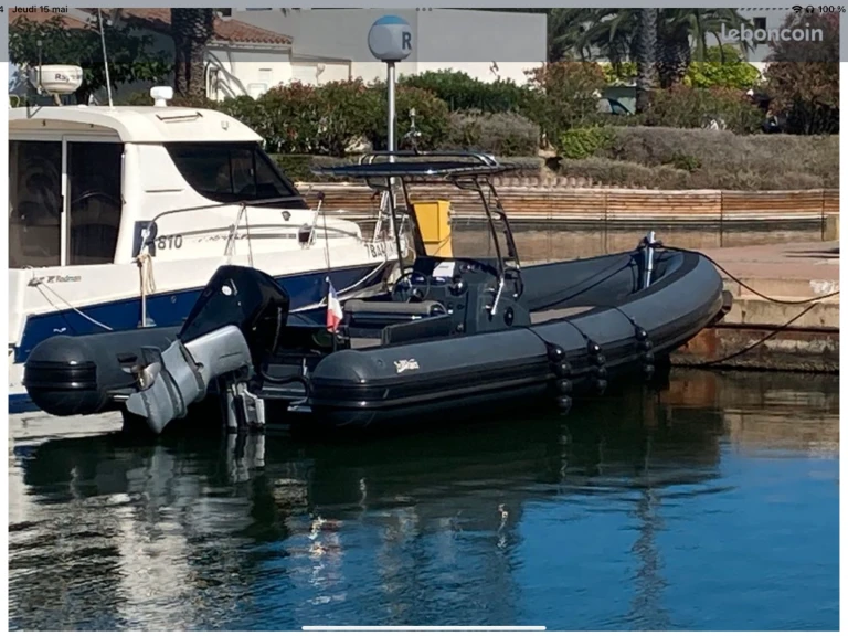 Hire a SeaWater 280 Smeralda Marseille