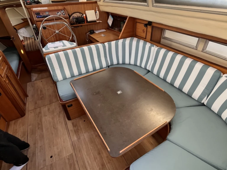 Sailboat hire in Marseille - Jouet 1040 MS