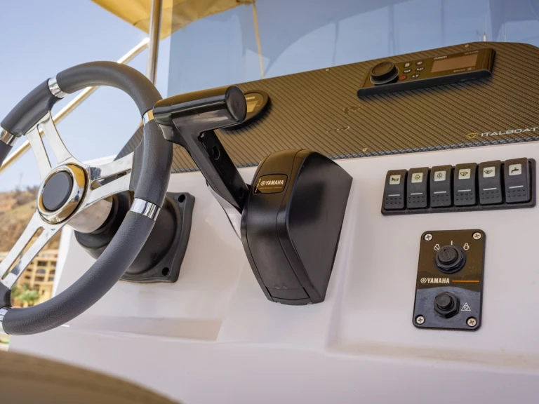 Yacht hire Altea cheap Predator 600P