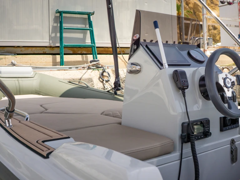 Hire a Italboats Stingher 380FR Altea