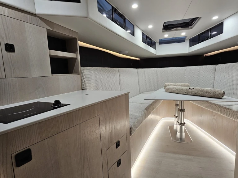 Motorboat to hire Cannes at the best price