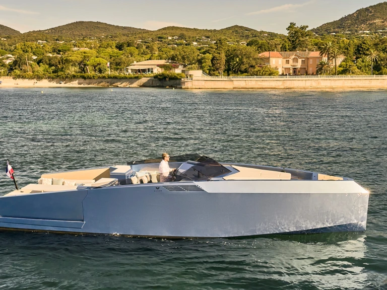 Hire Motorboat with or without skipper Alium Yachts Cannes